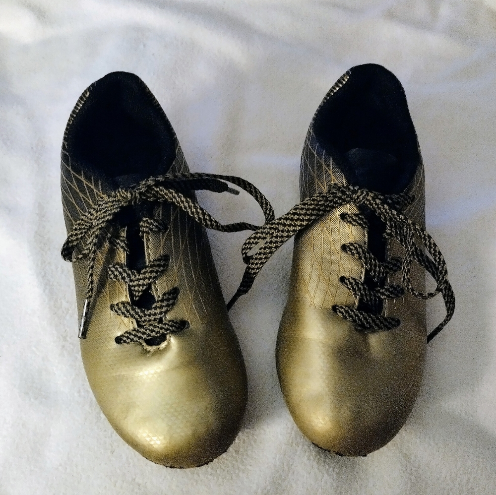 Kids soccer cleats